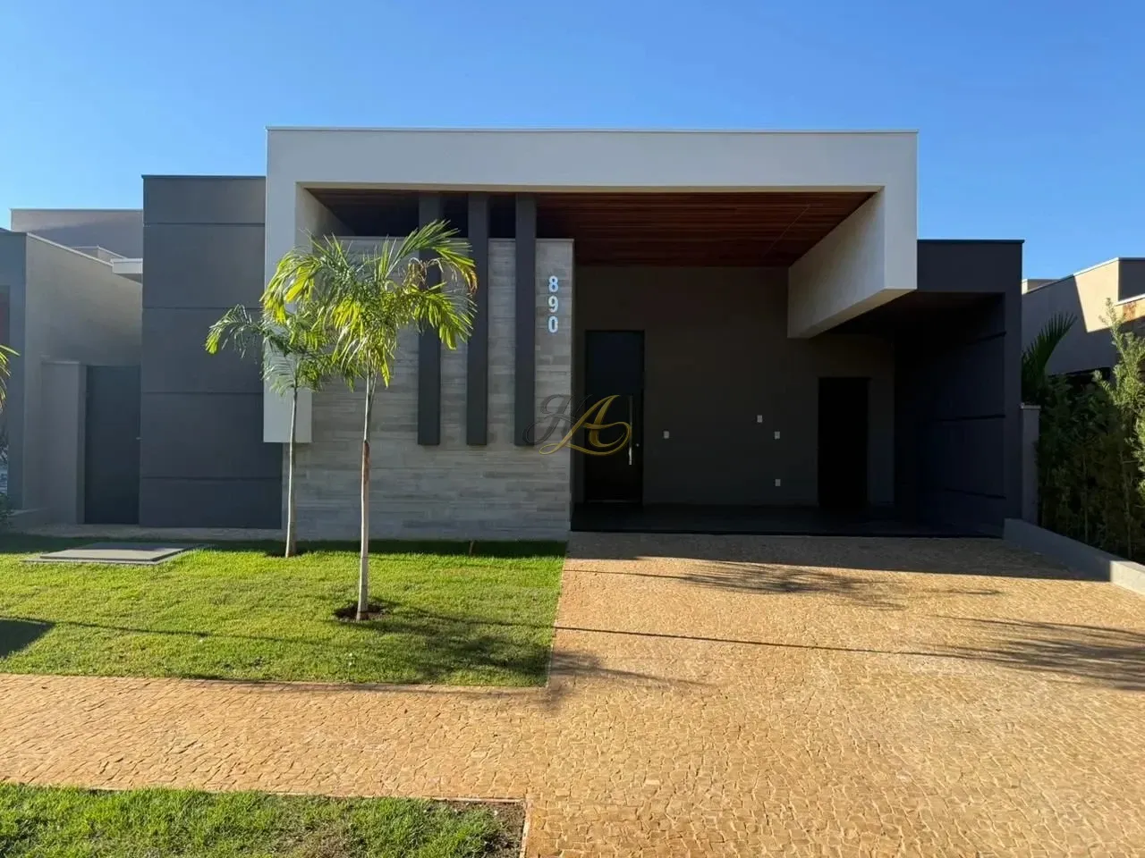 Casa térrea de 190,40 m² com 4 dormitórios, escritório e piscina à venda em condomínio | Vila do Golfe