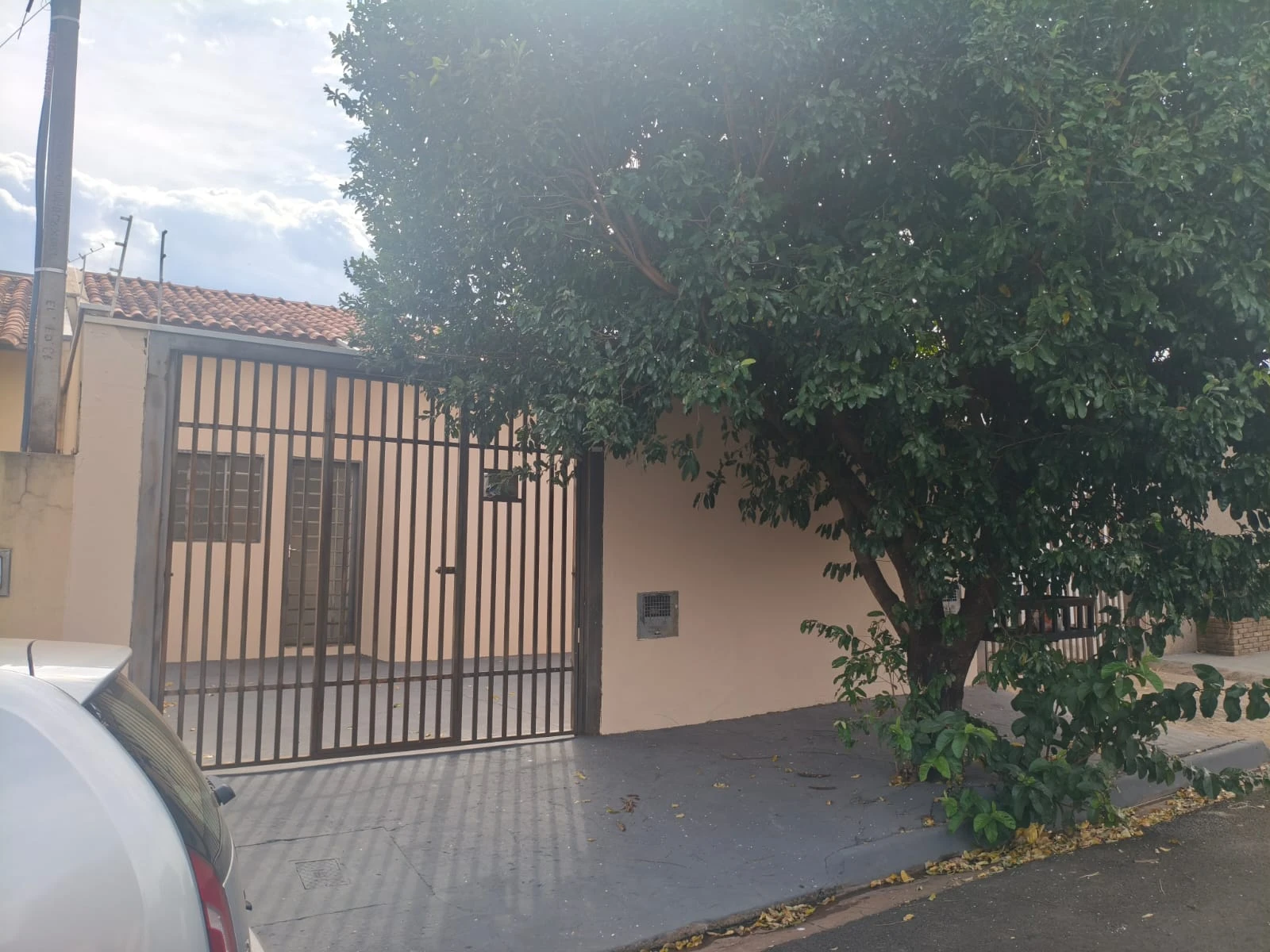 Aluga-se casa no Residencial Colorado