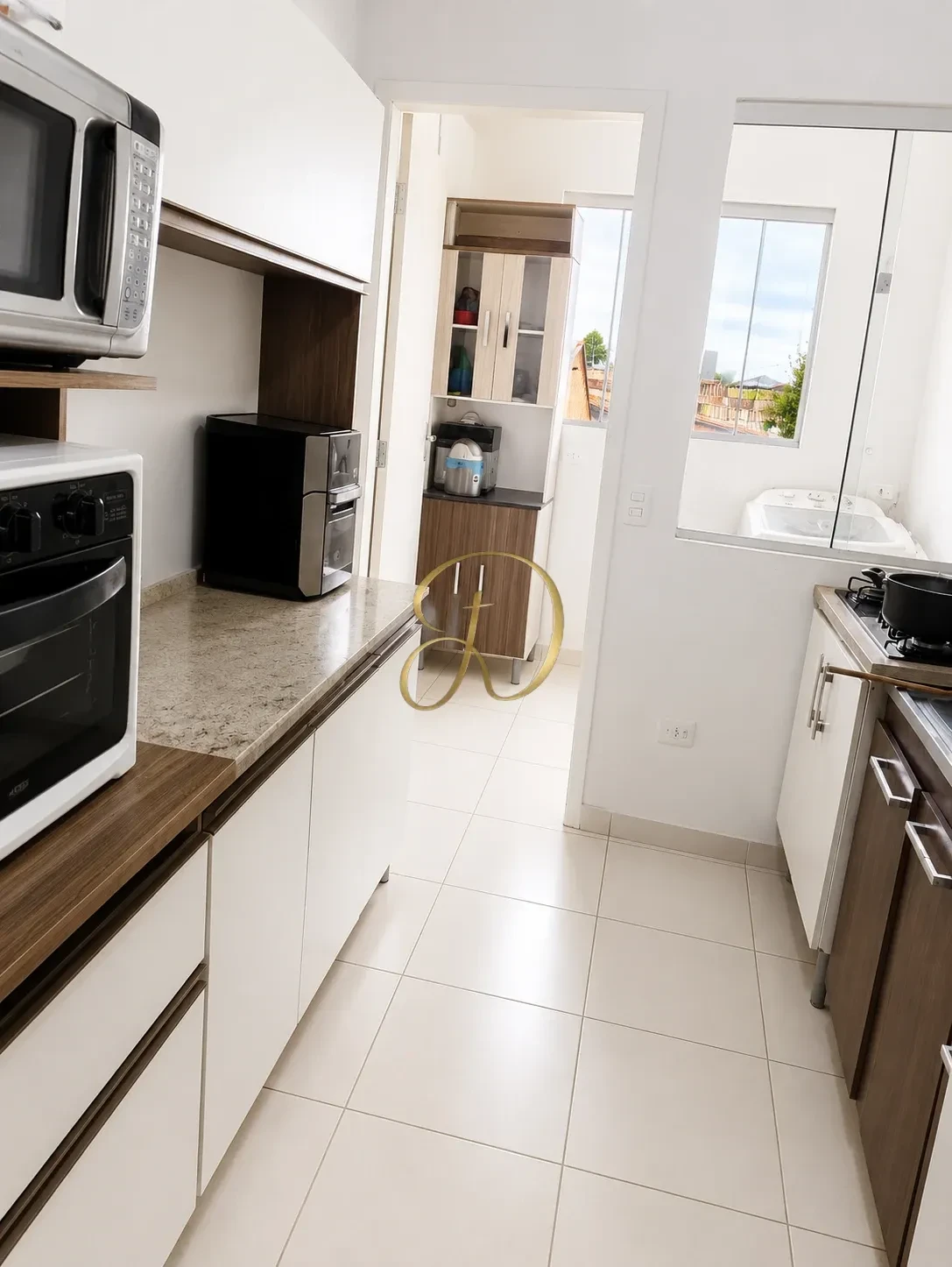 sobposta com 55 m² sacada ampla e garagem coberta
