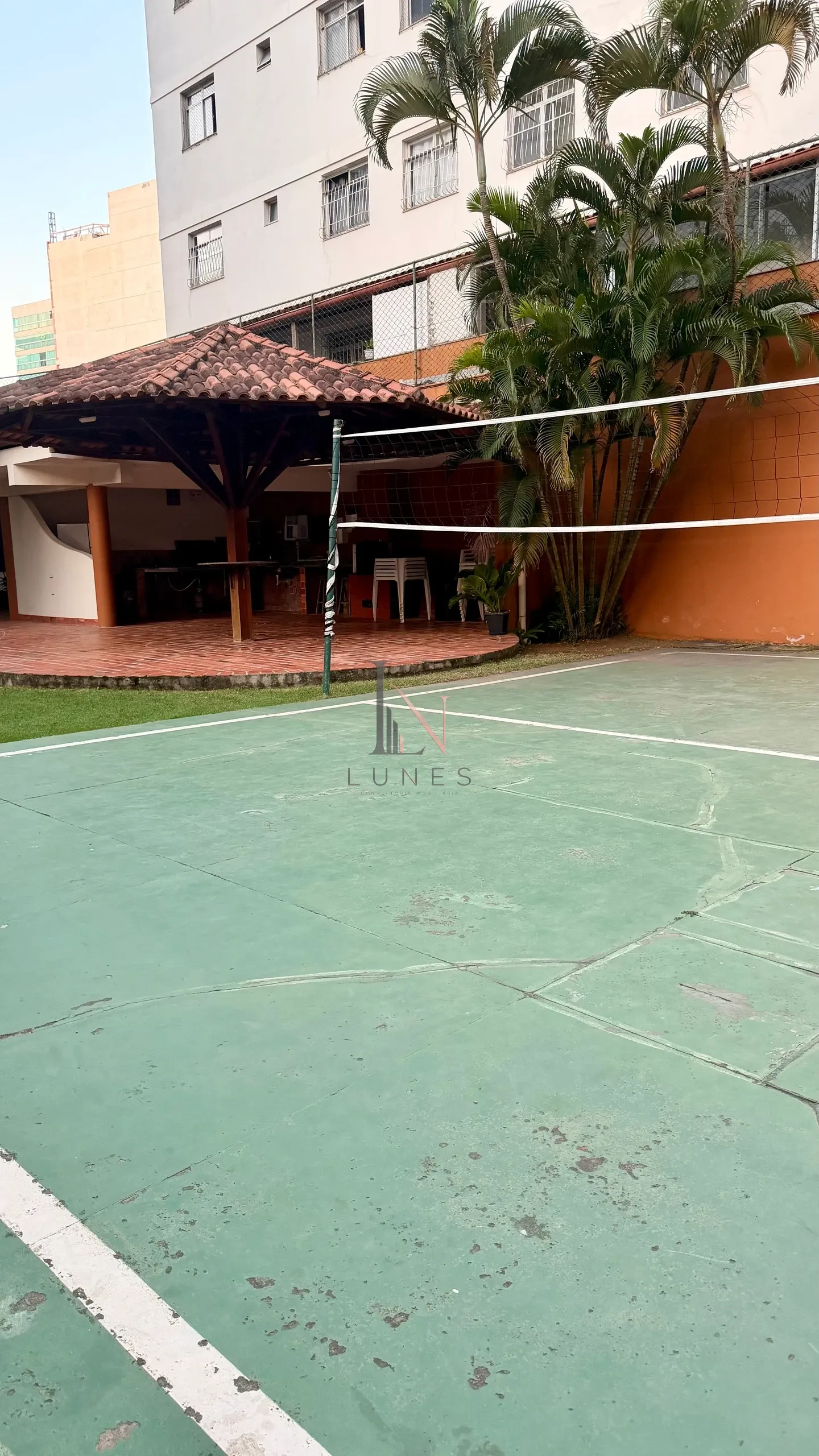 Apartamento de 2 Quartos e 1 Dependência na Praia do Morro