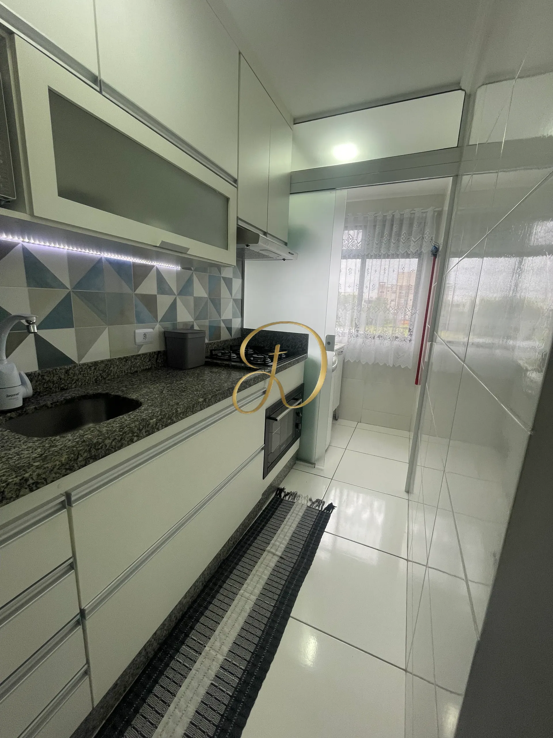 Mobiliado, entrada reduzida com elevador e sacada
