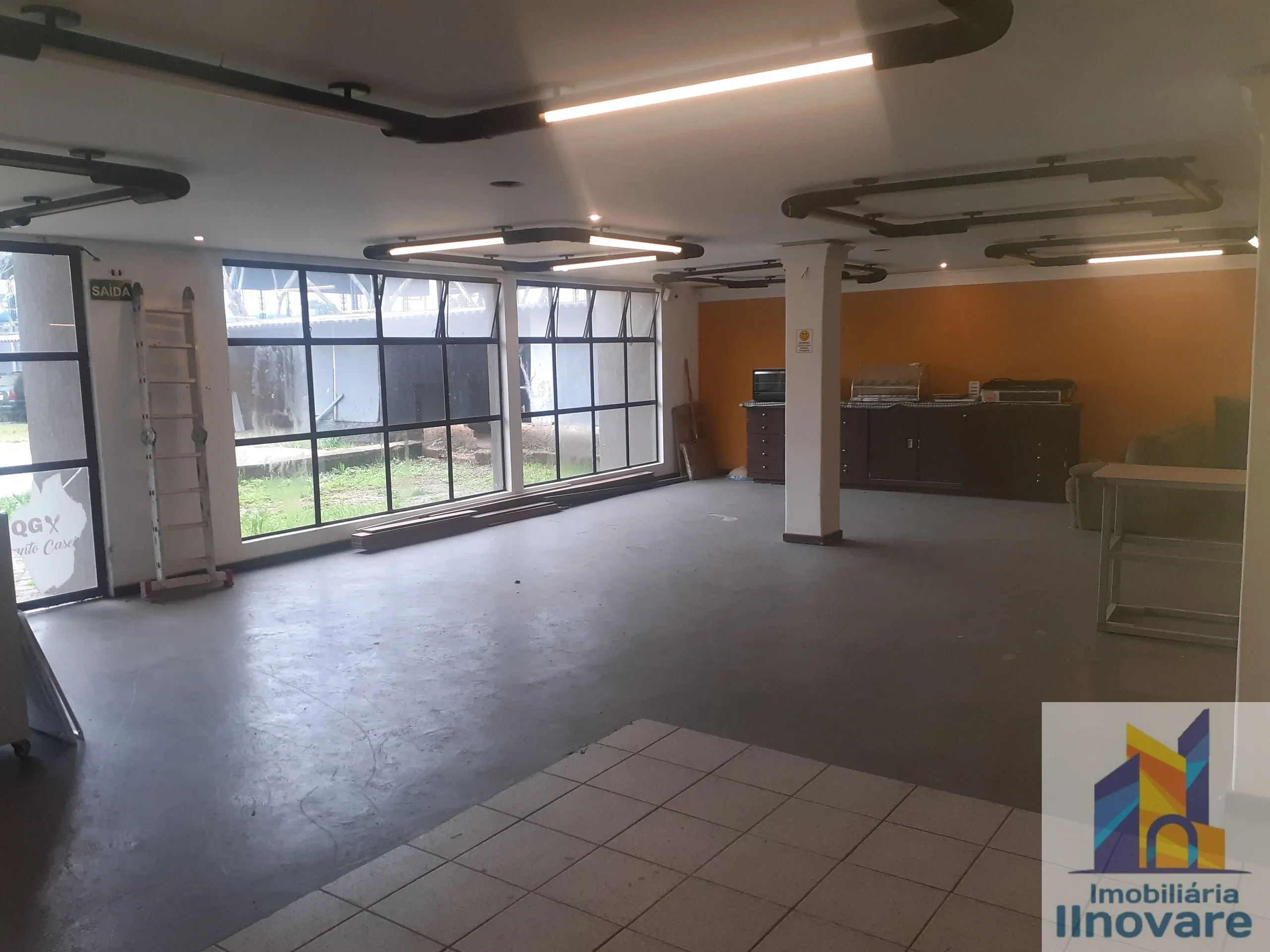 PRÉDIO COMERCIAL EM SÃO JOSE DOS PINHAIS