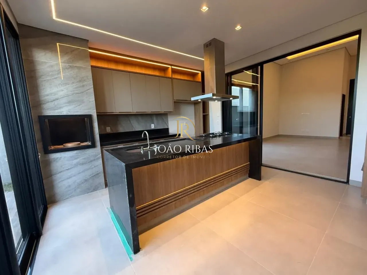 Casa Térrea à Venda no Condomínio Quinta dos Ventos | 4 Dormitórios, 2 Suítes