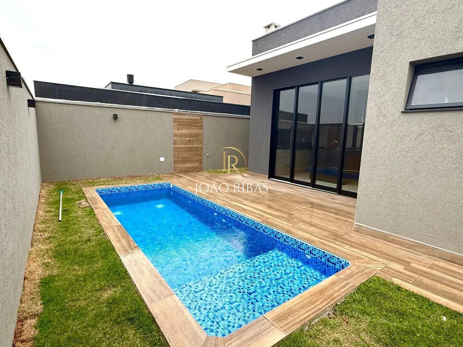 Casa Térrea à Venda no Condomínio Quinta dos Ventos | 4 Dormitórios, 2 Suítes