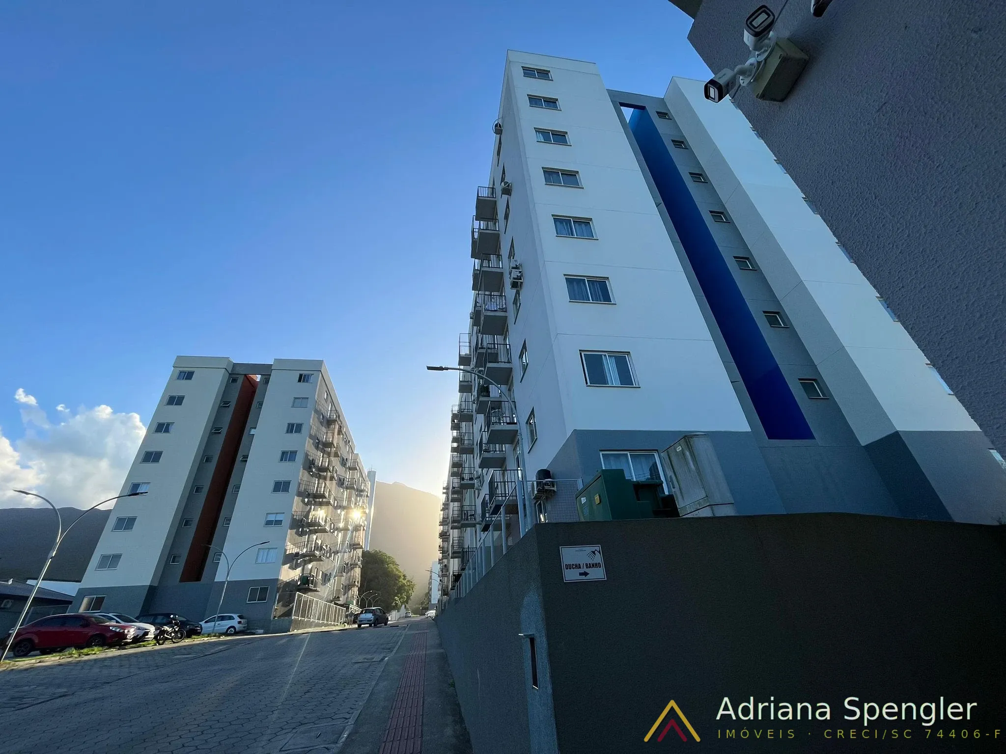 Apartamento à Venda 02 dormitórios com elevador no bairro Praia de Fora, em Palhoça SC