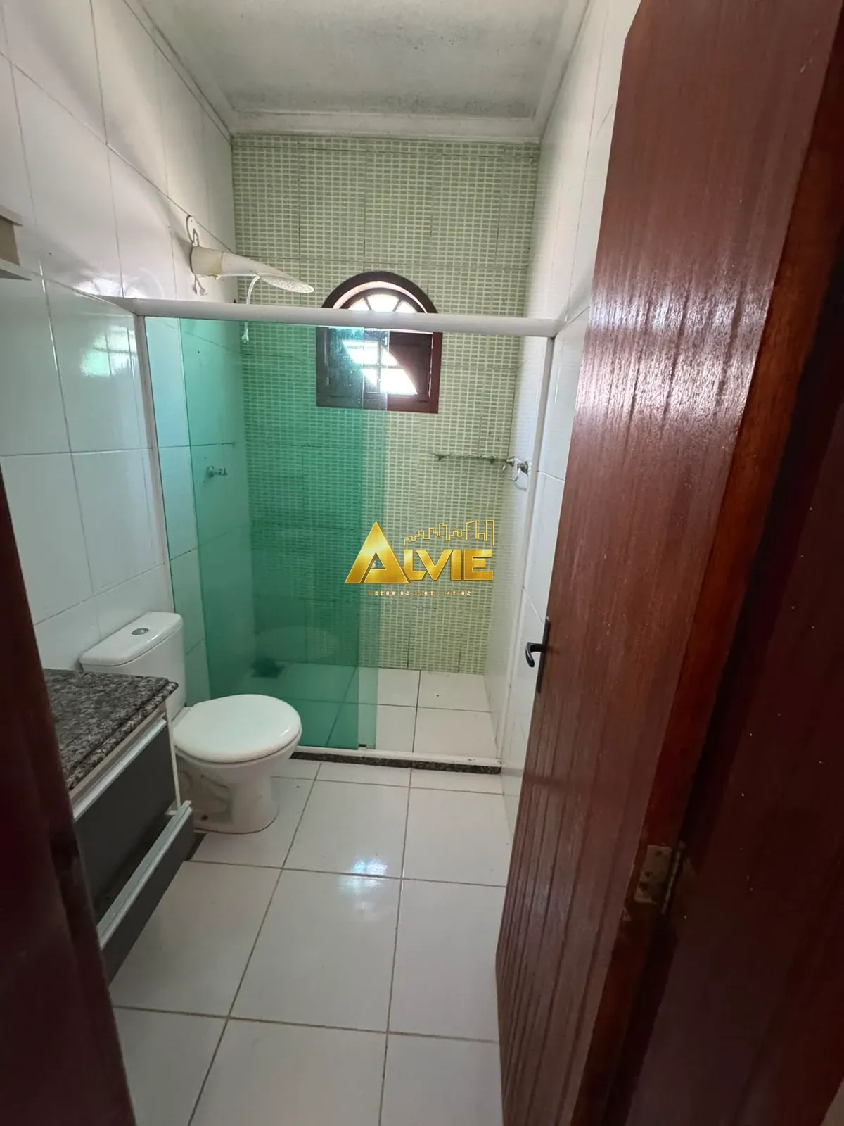 Casa com piscina + 4 kitnets: Excelente oportunidade de investimento!