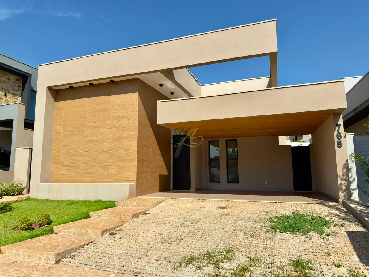 Casa térrea de 194 m² com 3 suítes, escritório e energia fotovoltaica à venda em condomínio | Vila do Golfe