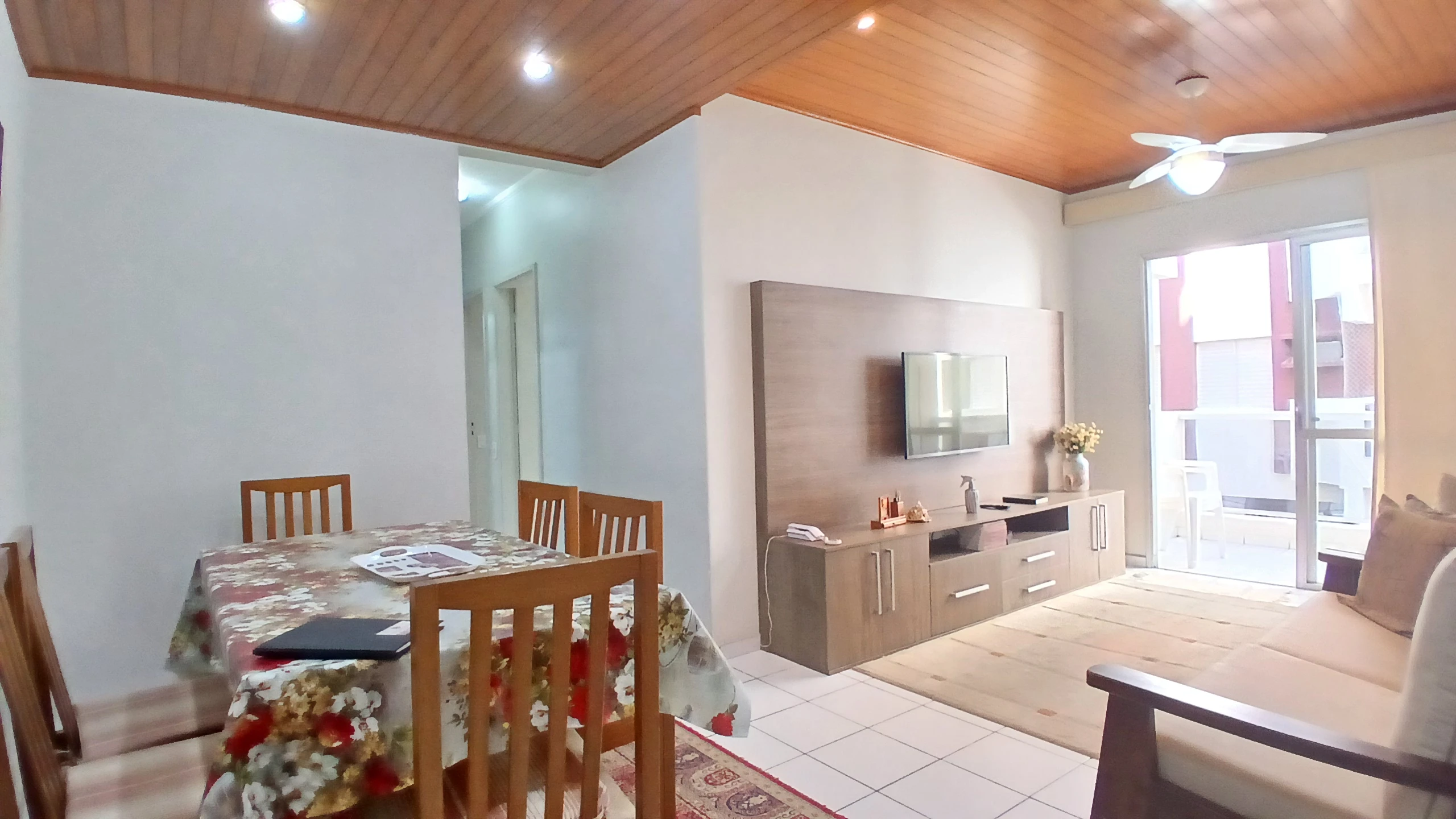 Apartamento pronto para locação anual 2 dormitorios 1 vaga com sacada enseada guaruja 