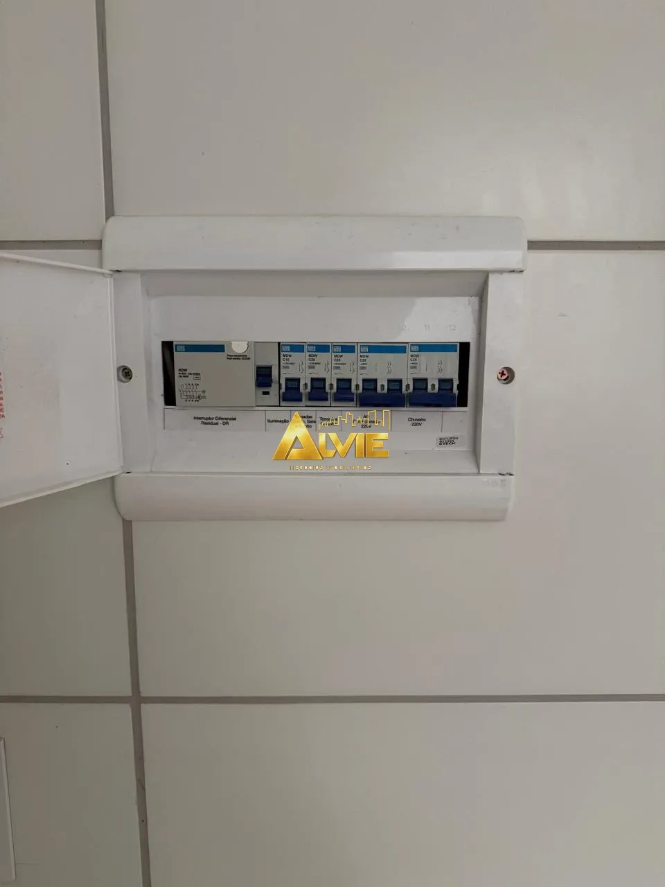 APARTAMENTO À VENDA EM PACHECO