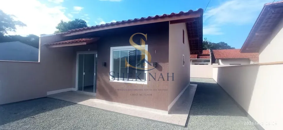 CASA COM QUINTAL EXCLUSIVO