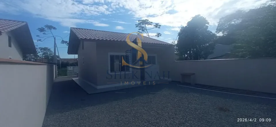 CASA COM QUINTAL EXCLUSIVO