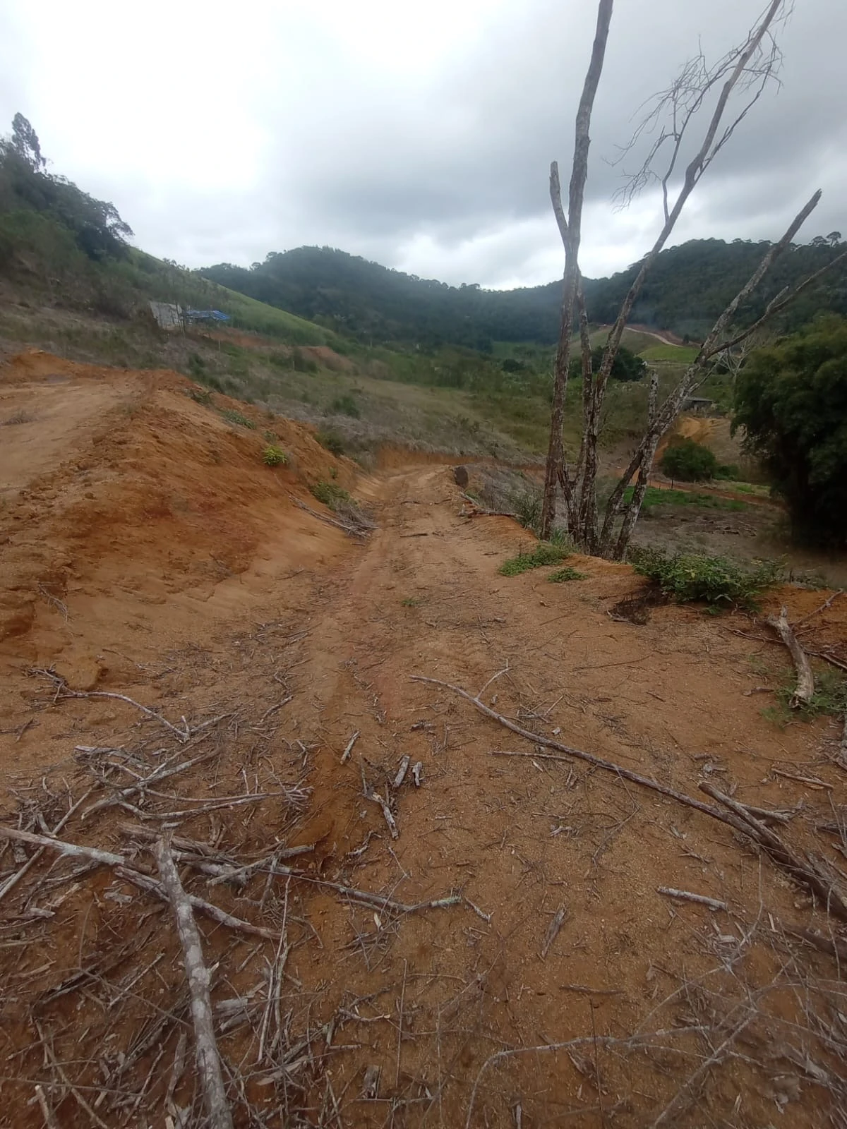 Poço Artesiano e Energia com Água por Gravidade da Cachoeira Califórnia Alto Califórnia, Santa Leopoldina – ES