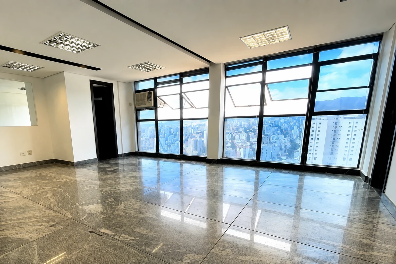 Andar Comercial na Raja Gabaglia.