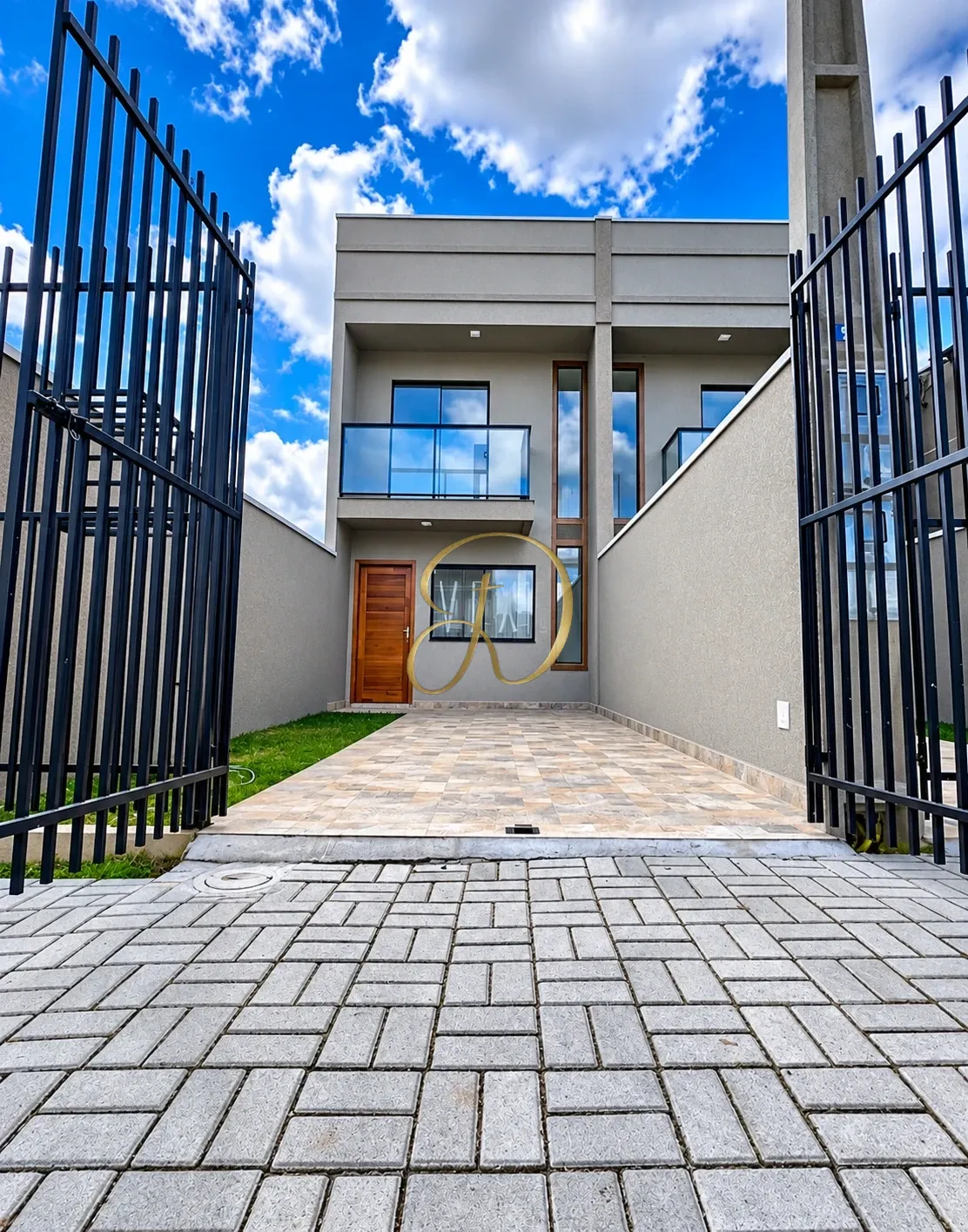 Entrada de 50.000, 03 dormitórios, sacada e edícula 