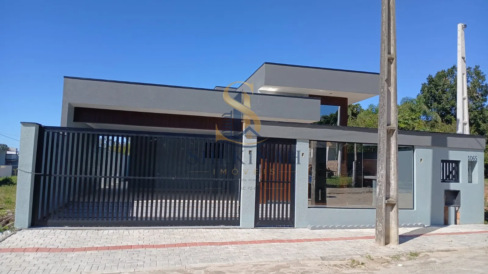 CASA ALTO PADRÃO NA PRAIA COM QUINTAL EXCLUSIVO