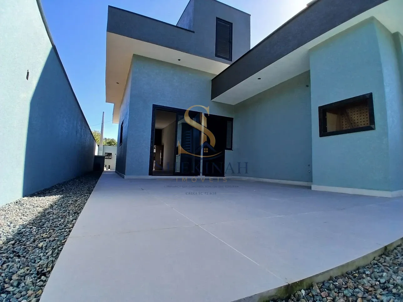 CASA ALTO PADRÃO NA PRAIA COM QUINTAL EXCLUSIVO
