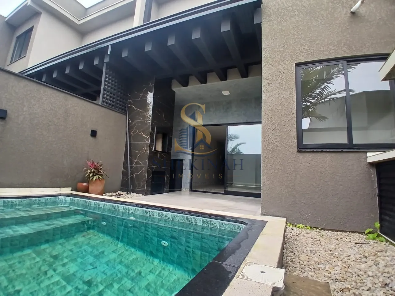 SOBRADO DE 3 QUARTOS E PISCINA 550 MT DA PRAIA