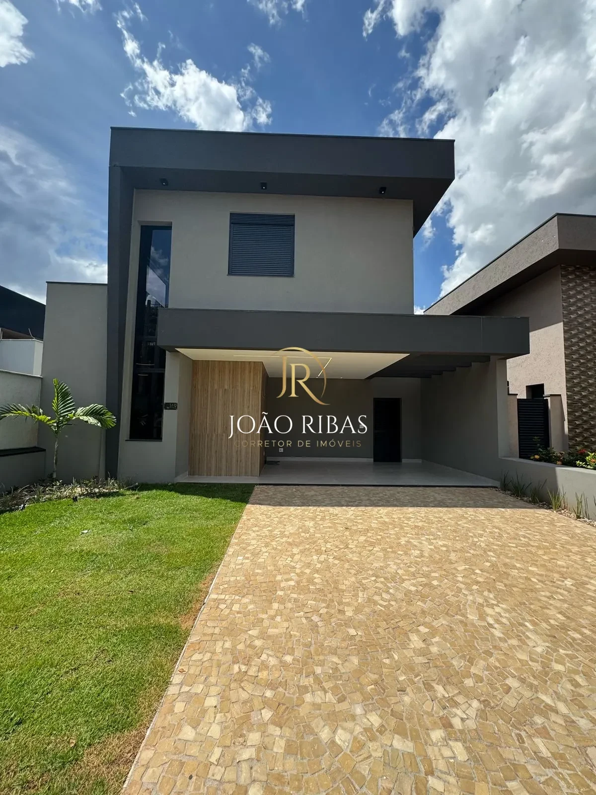 Sobrado à Venda no Condomínio Vila Romana II | 4 Suítes, Sendo 1 Térrea | Piscina e Espaço Gourmet