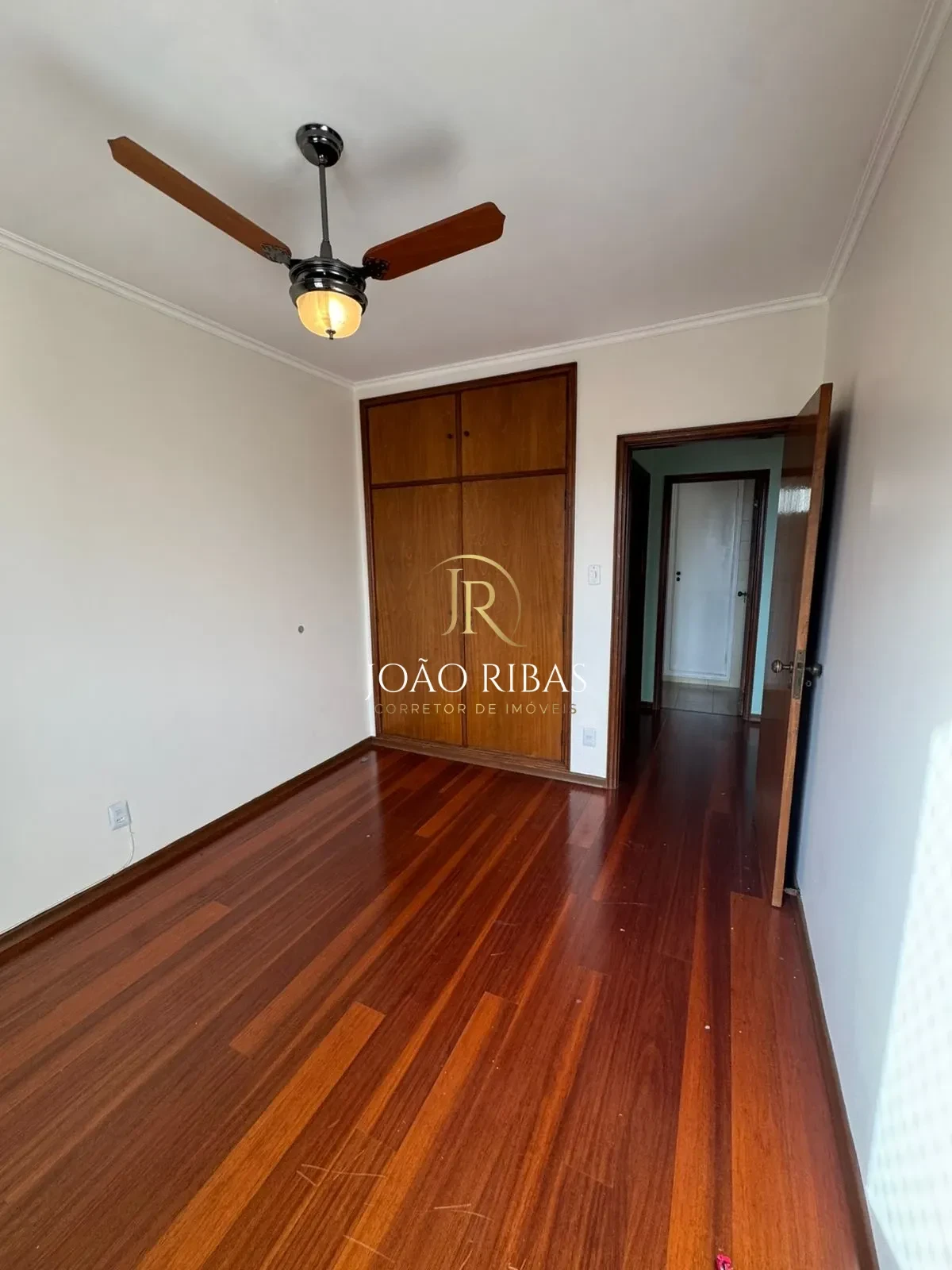 Apartamento à Venda no Edifício Crescência Carolo Balbo | 3 Dormitórios, Sendo 1 Suíte | Centro
