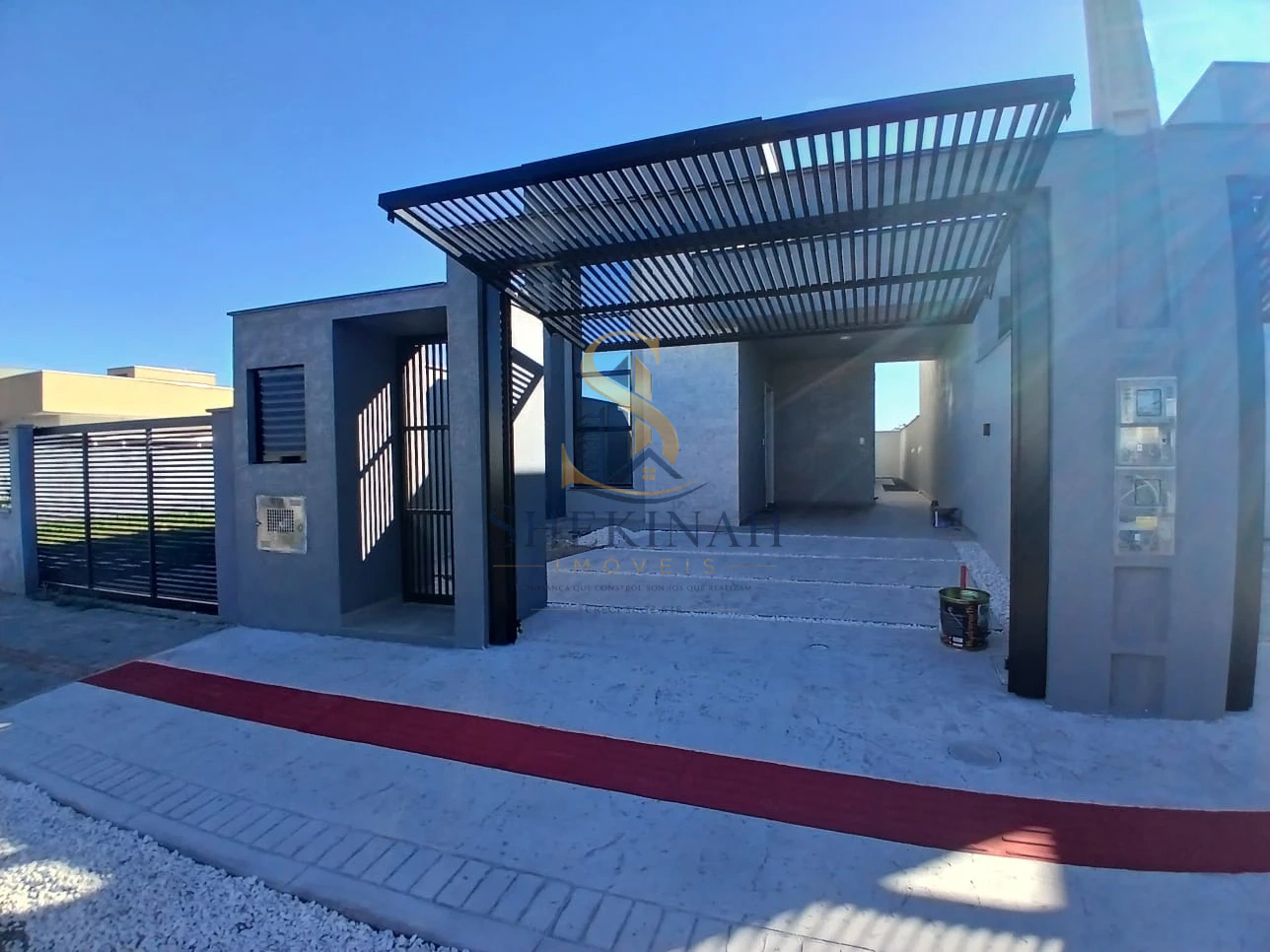 CASA DE 3 QUARTOS EM ITAJUBÁ 970 METROS DA PRAIA