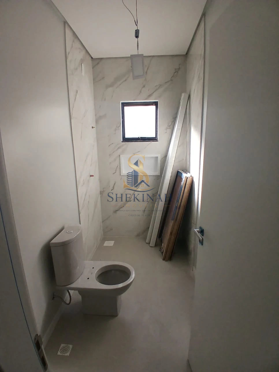 CASA DE 3 QUARTOS EM ITAJUBÁ 970 METROS DA PRAIA