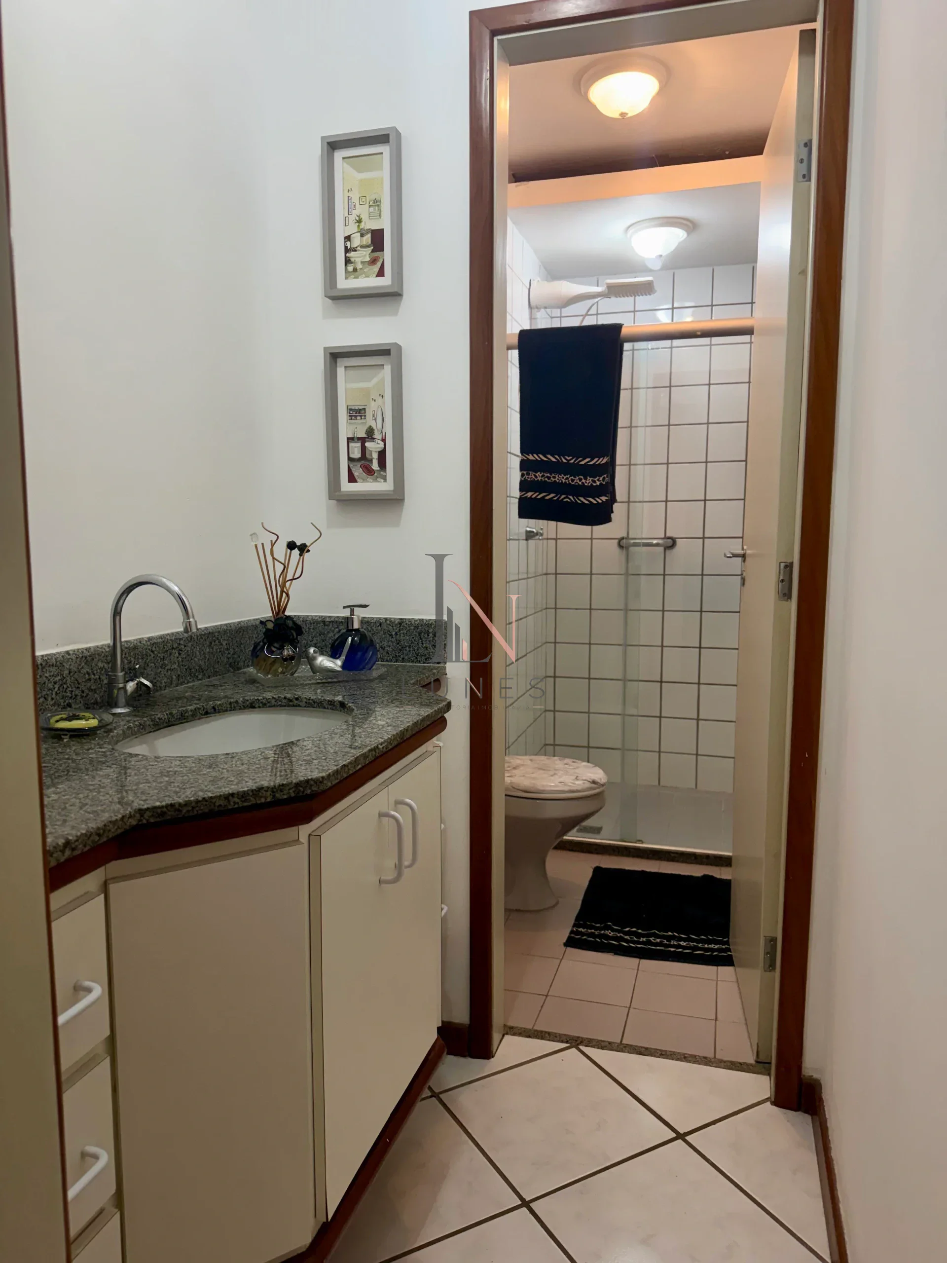 APARTAMENTO DE 03 QUARTOS NO CENTRO DE GUARAPARI
