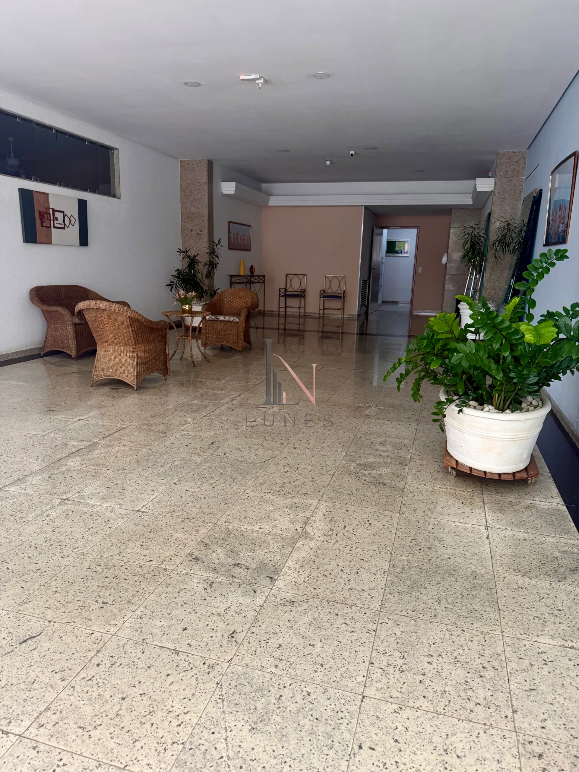 APARTAMENTO DE 03 QUARTOS NO CENTRO DE GUARAPARI