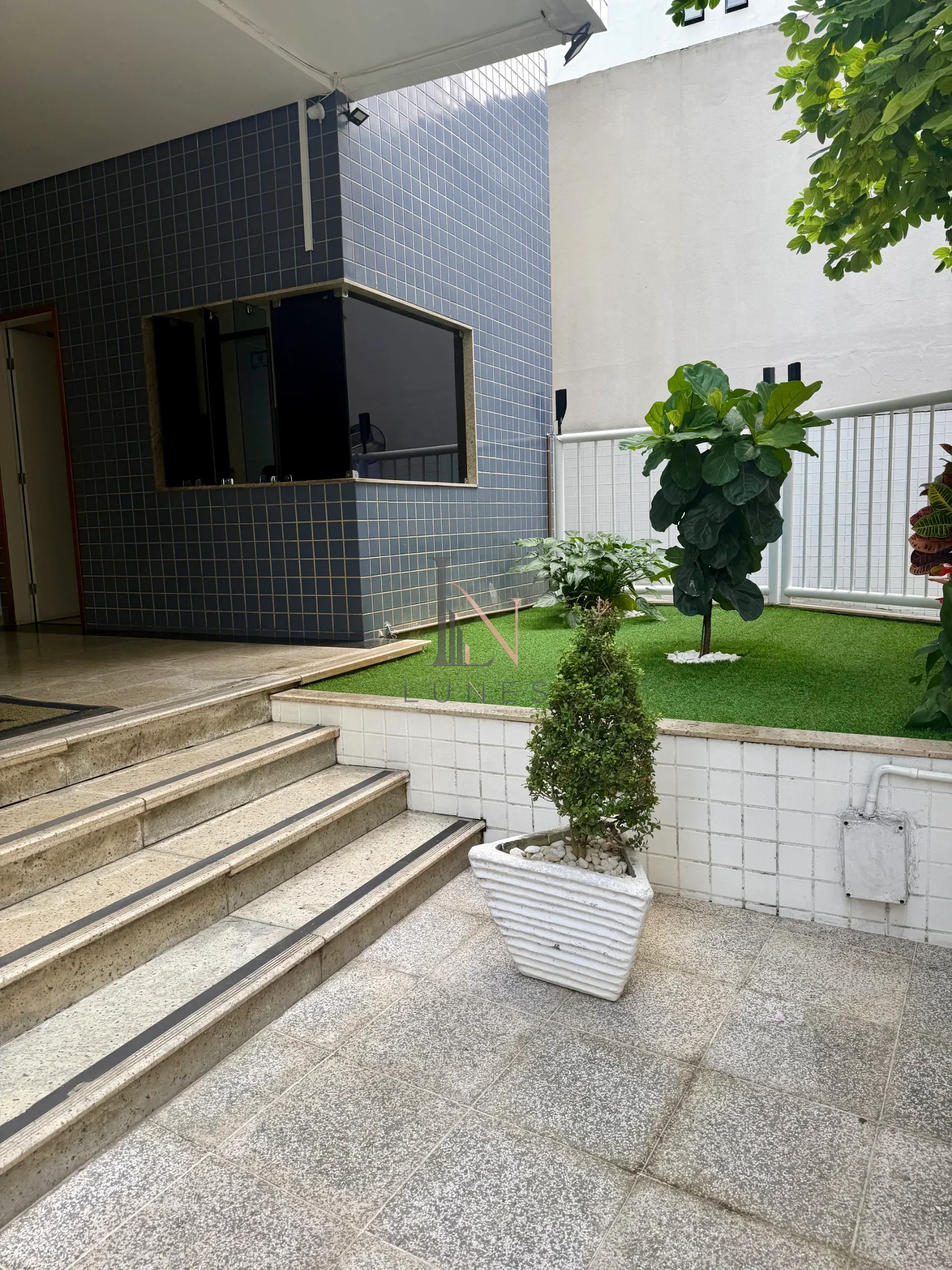 APARTAMENTO DE 03 QUARTOS NO CENTRO DE GUARAPARI