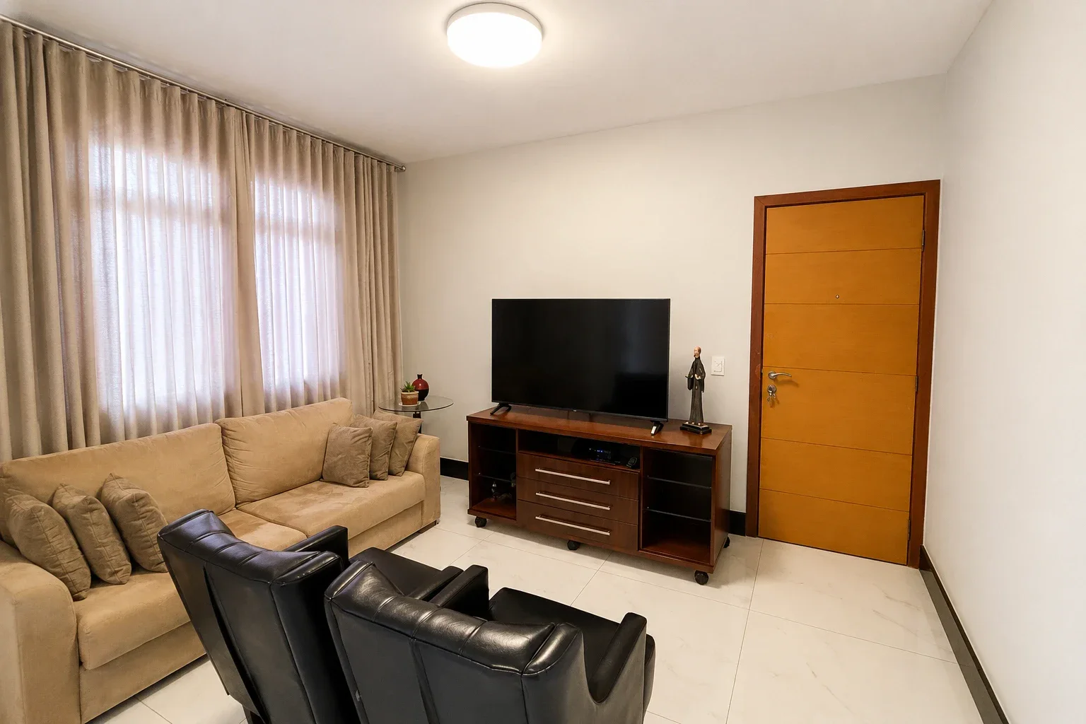 Apartamento de 3 Quartos com 2 Vagas no Sagrada Família