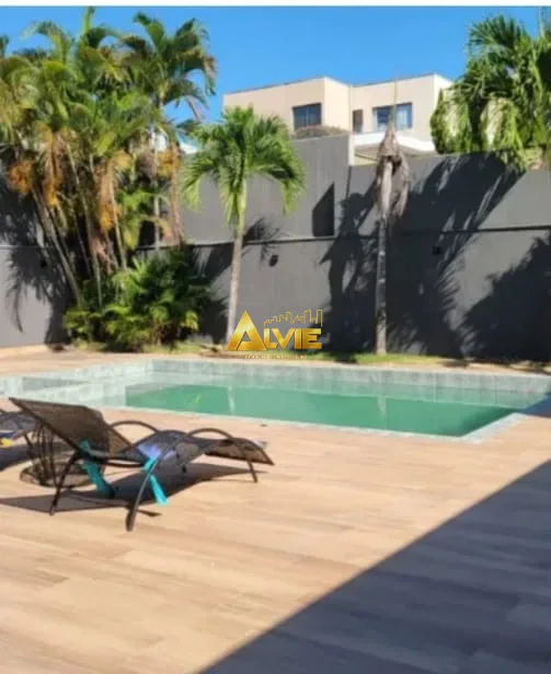 Mansão Contemporânea à Venda no Condomínio Santa Mônica Jardins