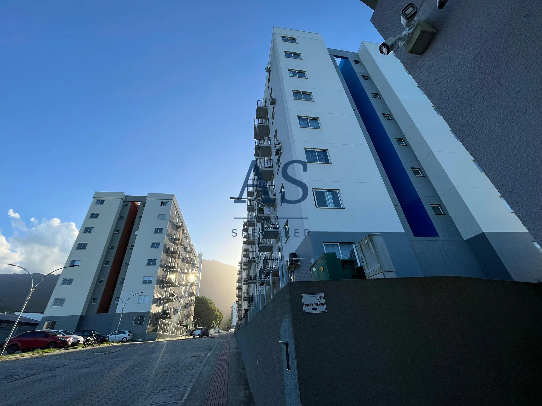Apartamento 2 dormitórios com elevador no bairro Praia de Fora, em Palhoça SC
