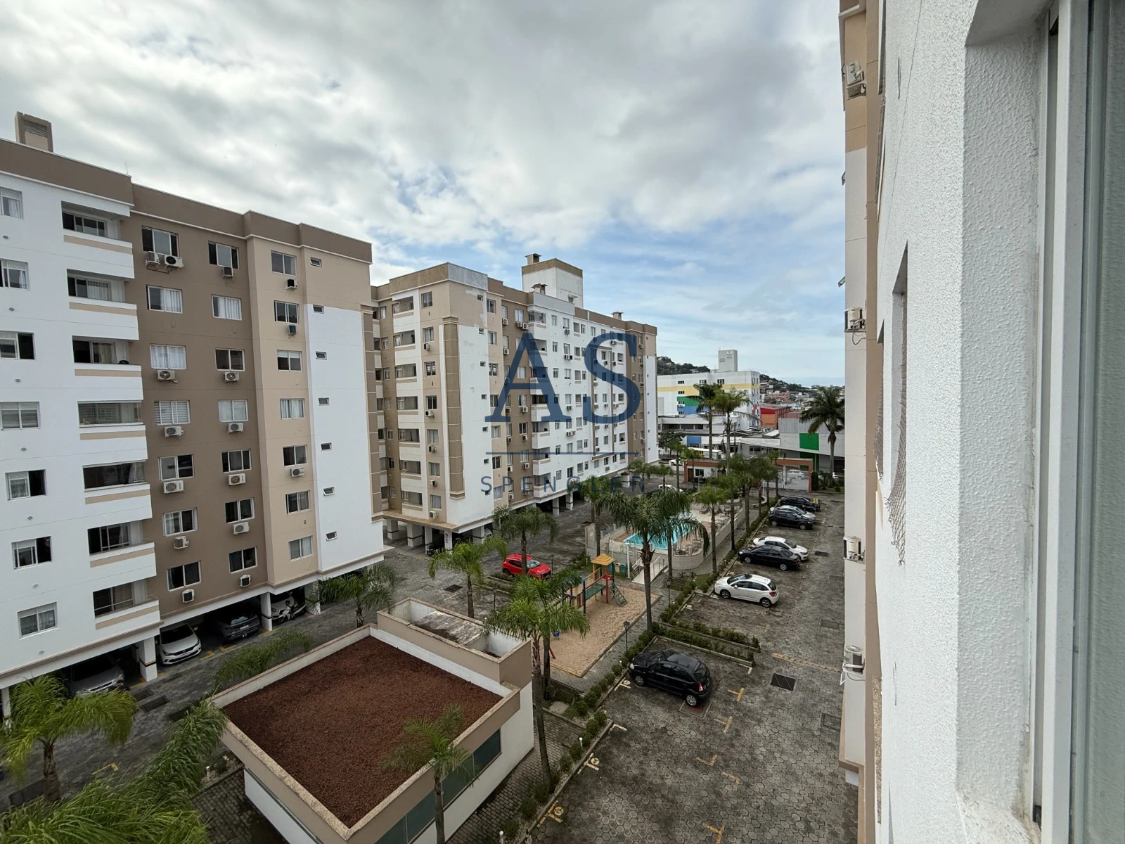 Apartamento mobiliado 1 dormitório com sacada e vaga — Fazenda Santo Antônio, São José