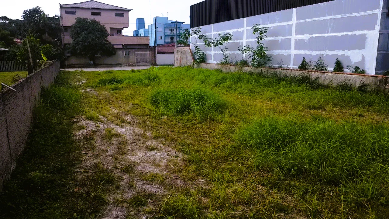 TERRENO COM 450m² A 130m DO MAR
