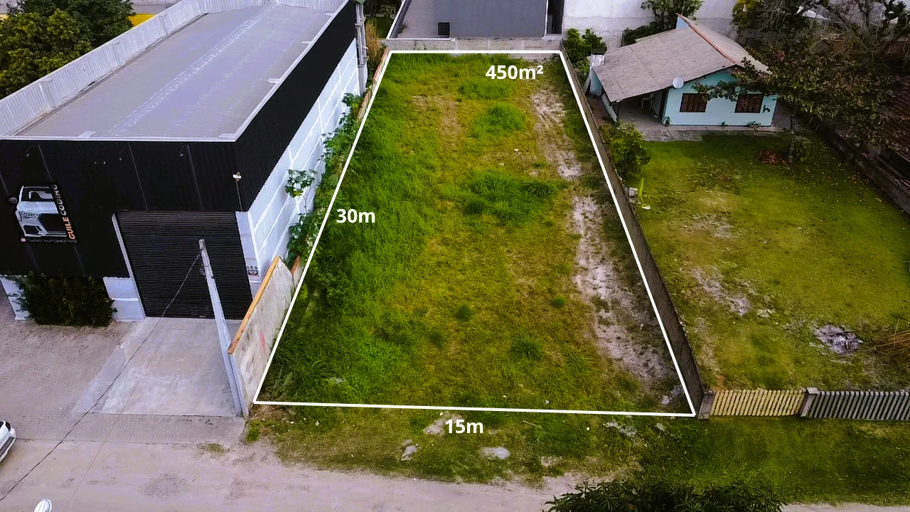 TERRENO COM 450m² A 130m DO MAR