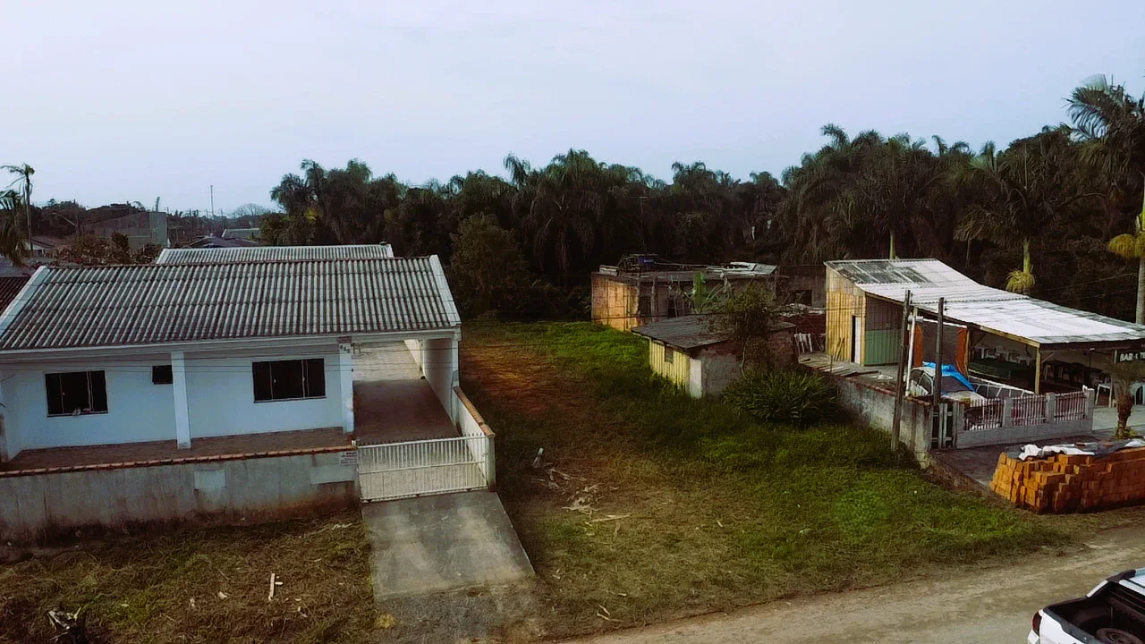 TERRENO DE 180m² A 650m DO MAR