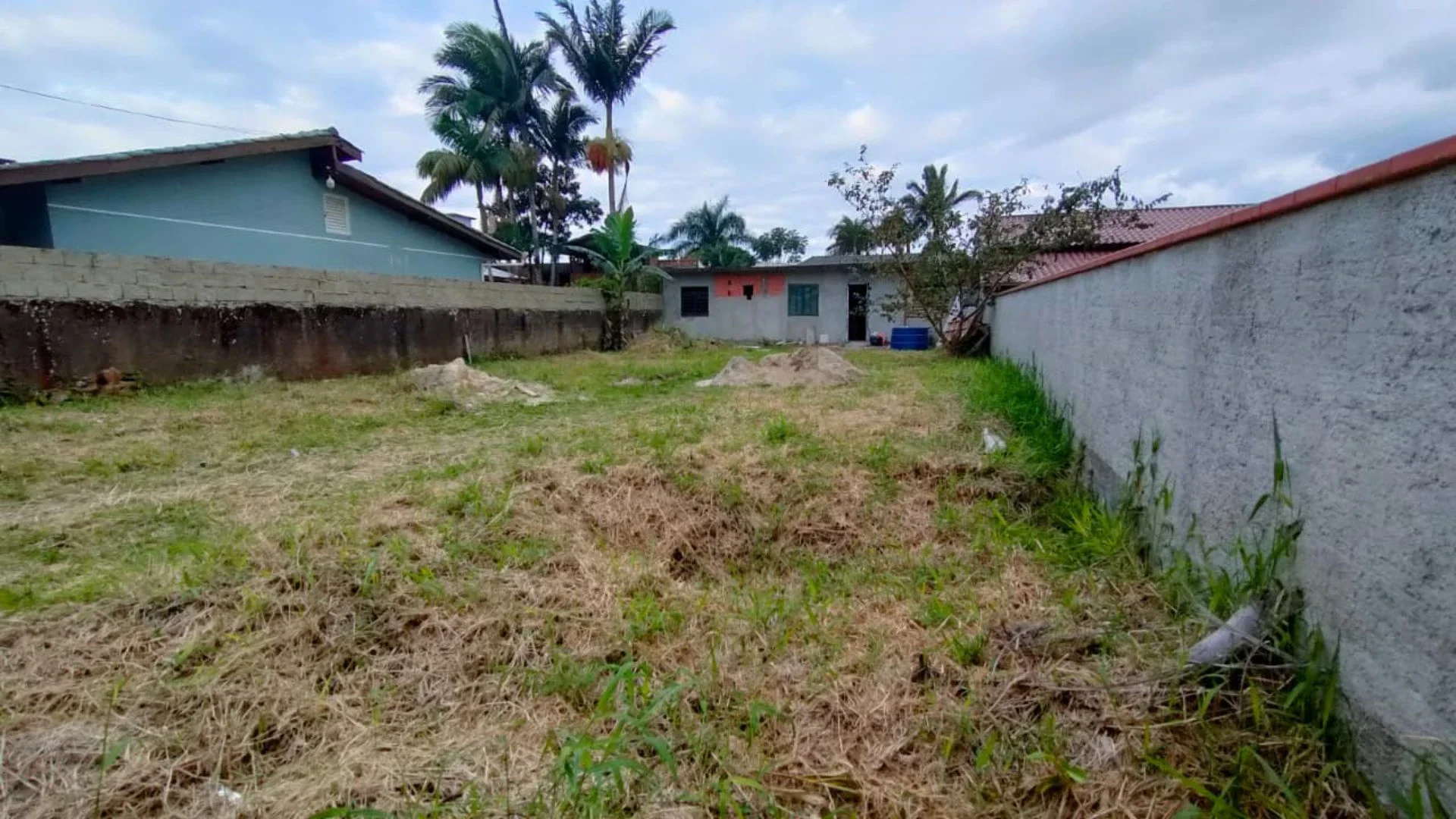 CASA EM CONSTRUÇÃO COM 2 QUARTOS NO BALNEÁRIO SÃO JOSÉ