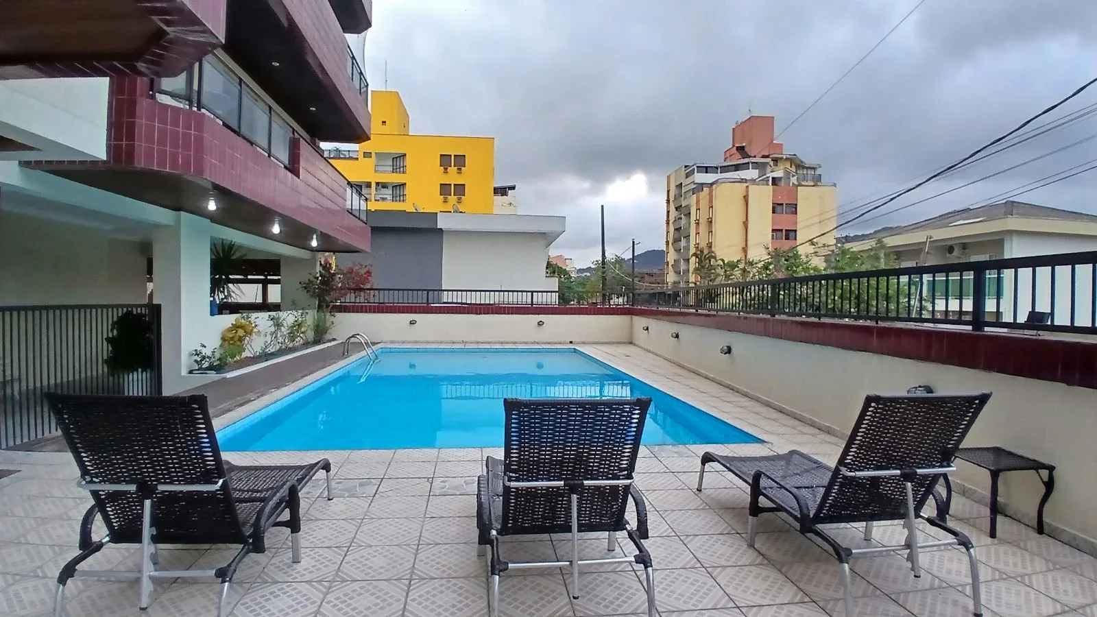 Apartamento Mobiliado à Venda na Praia da Enseada | 80m² | 2 Dormitórios | Região da Brunella | R$ 350 Mil
