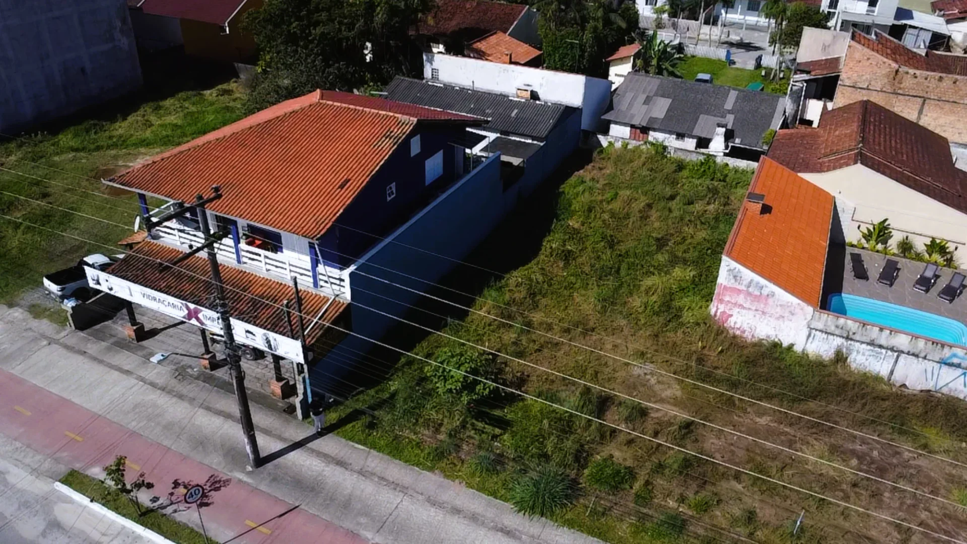 TERRENO COMERCIAL DE 360m² NA AVENIDA PRINCIPAL