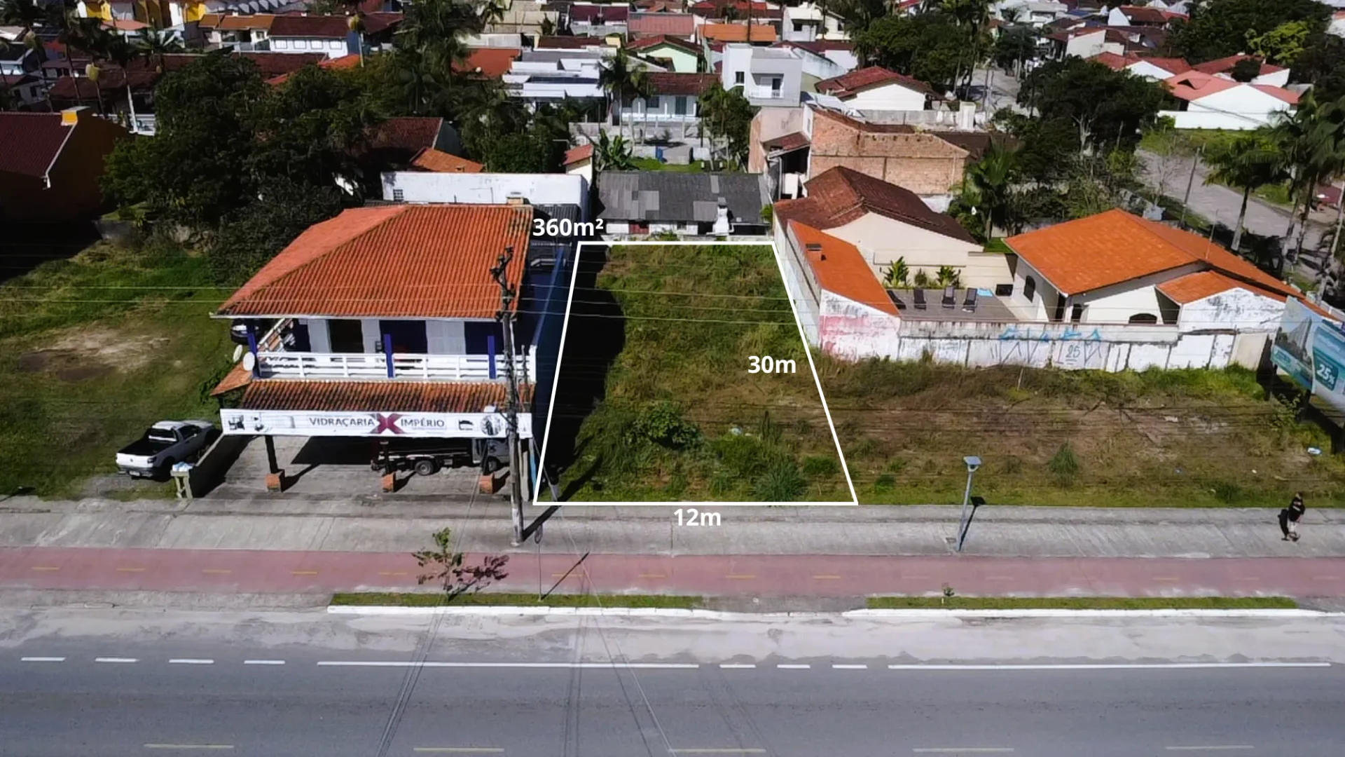 TERRENO COMERCIAL DE 360m² NA AVENIDA PRINCIPAL