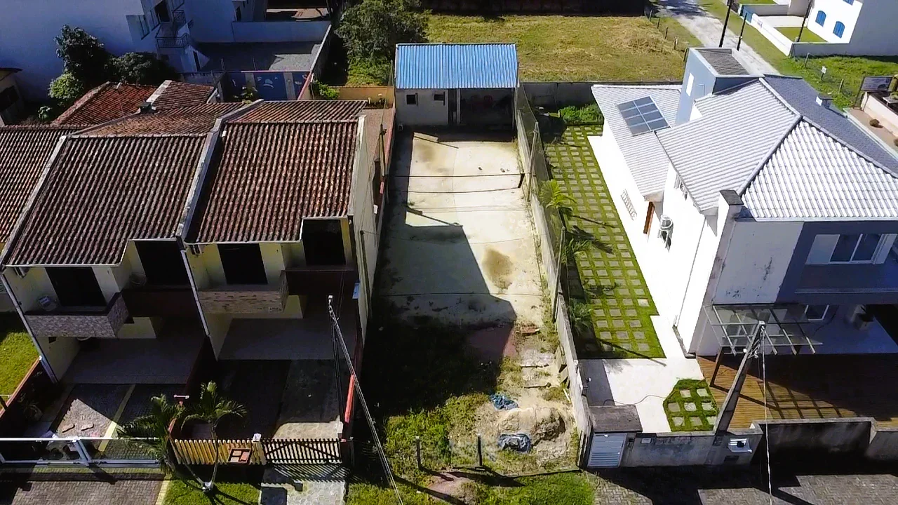 TERRENO DE 240m² A 100m DO MAR