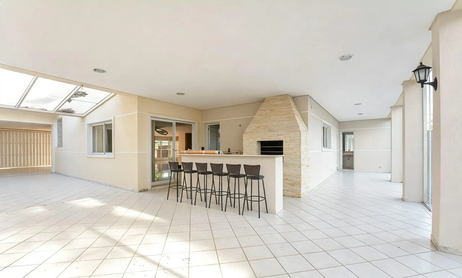 Residência Alto Padrão em Condomínio Fechado, 665 m², por R$ 13.900,00!!!