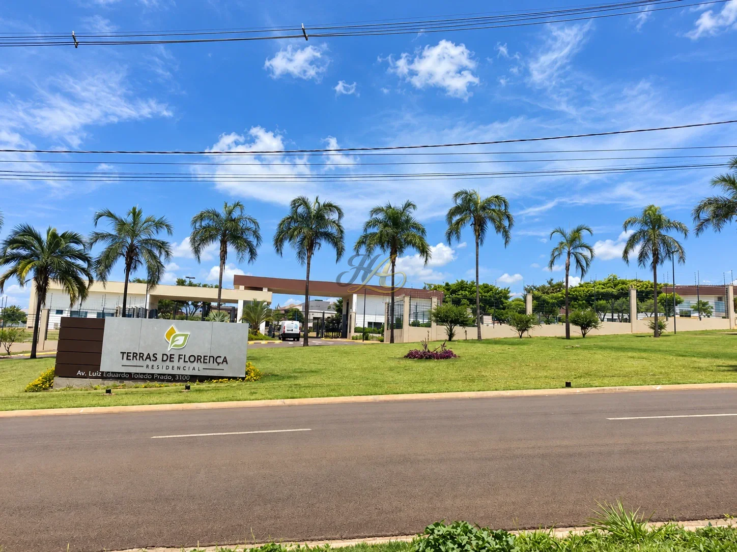 Terreno de 351 m² de muro à venda em condomínio | Vila do Golfe
