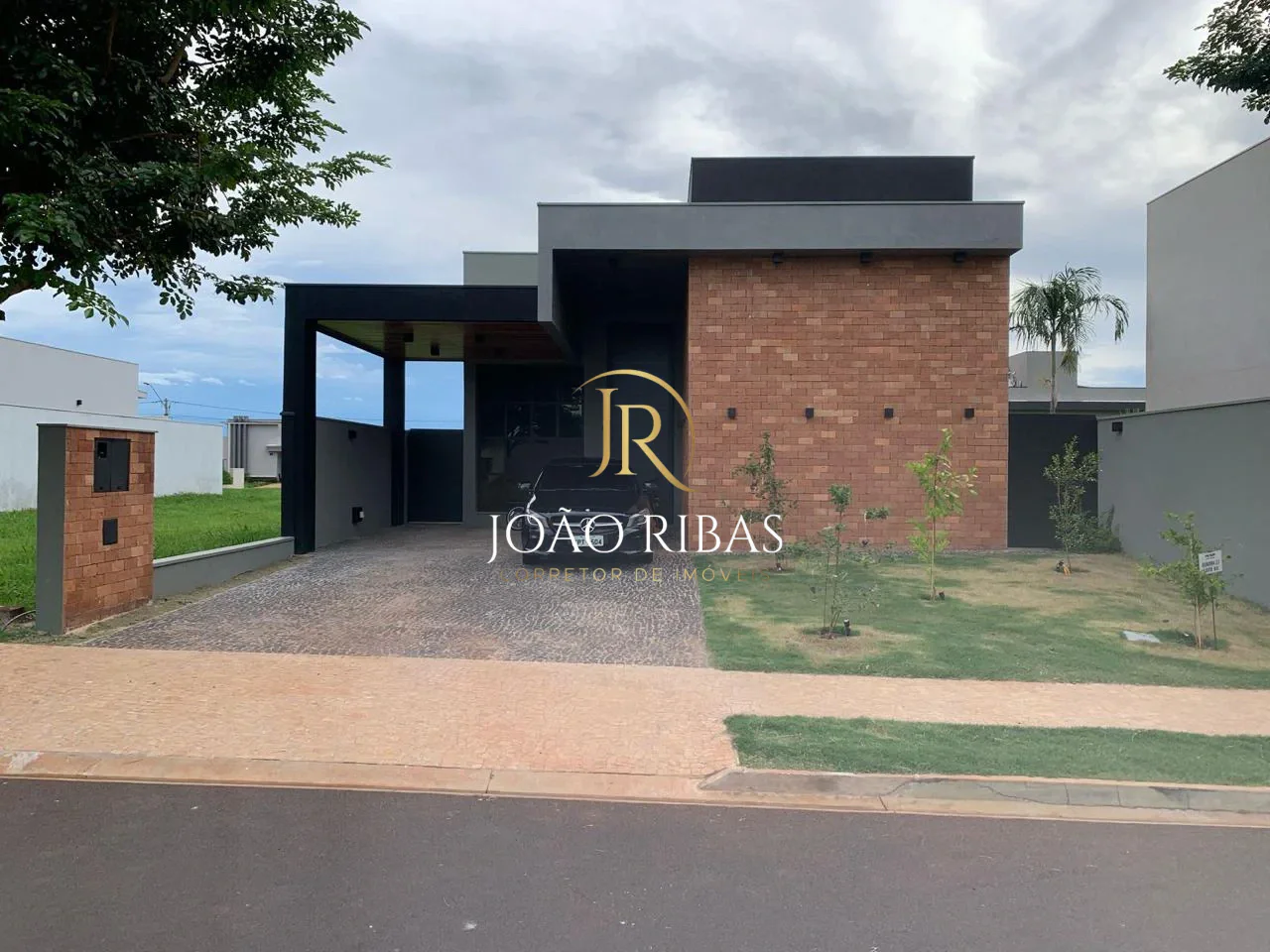 Casa Térrea com 3 Suítes à Venda no Condomínio Alto do Castelo