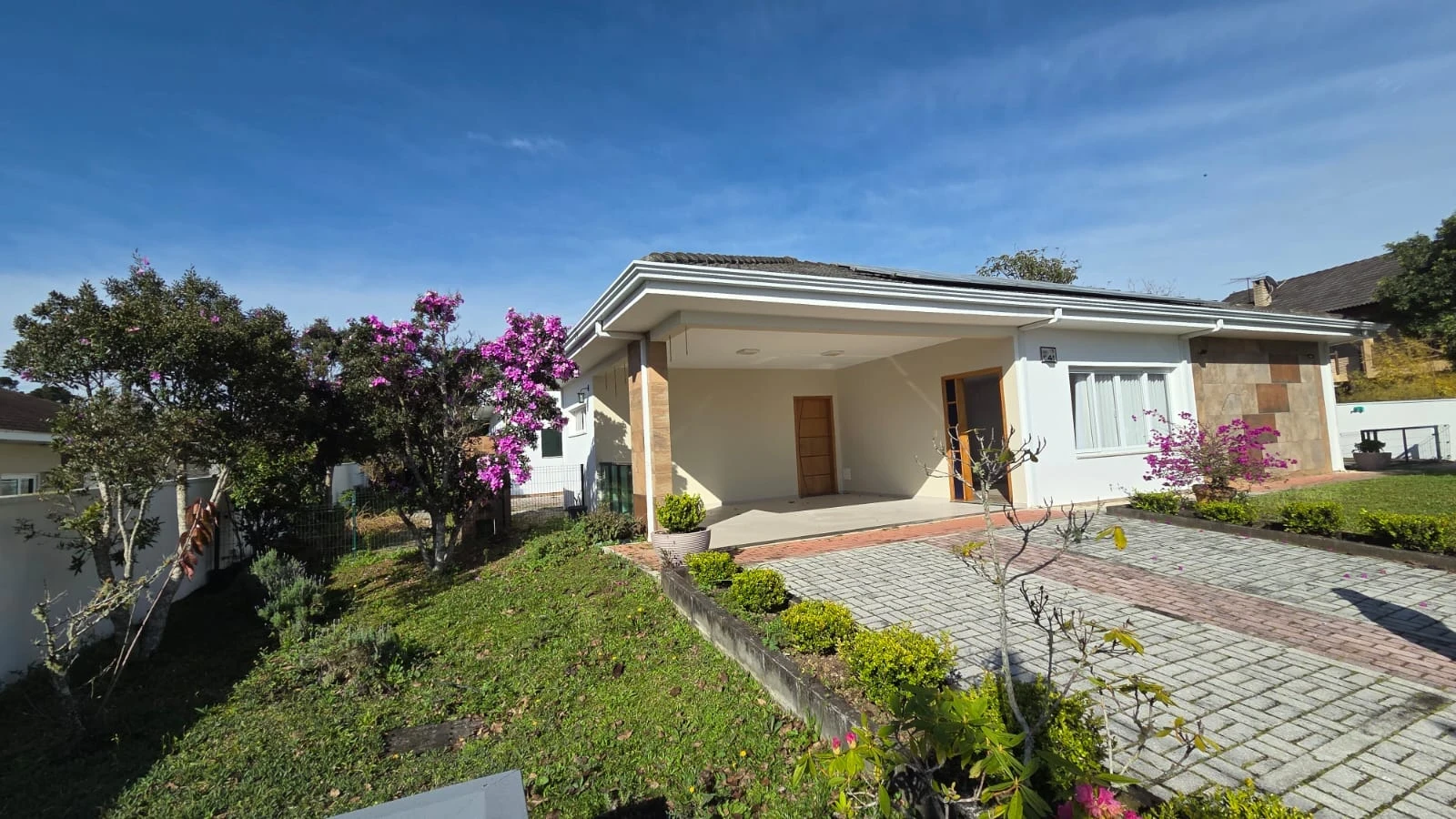 Casa de Alto Padrão para Locação no Condomínio Pousada Anhangava, por R$ 8.900,00!!!
