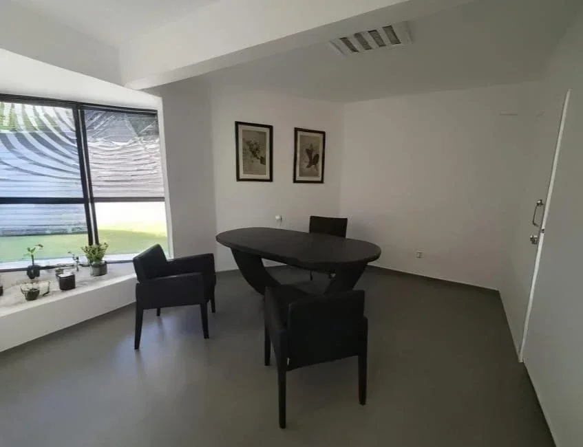 Prédio Comercial de Alto Padrão em Localização Estratégica de Curitiba, locação, por R$ 28.000,00!!!