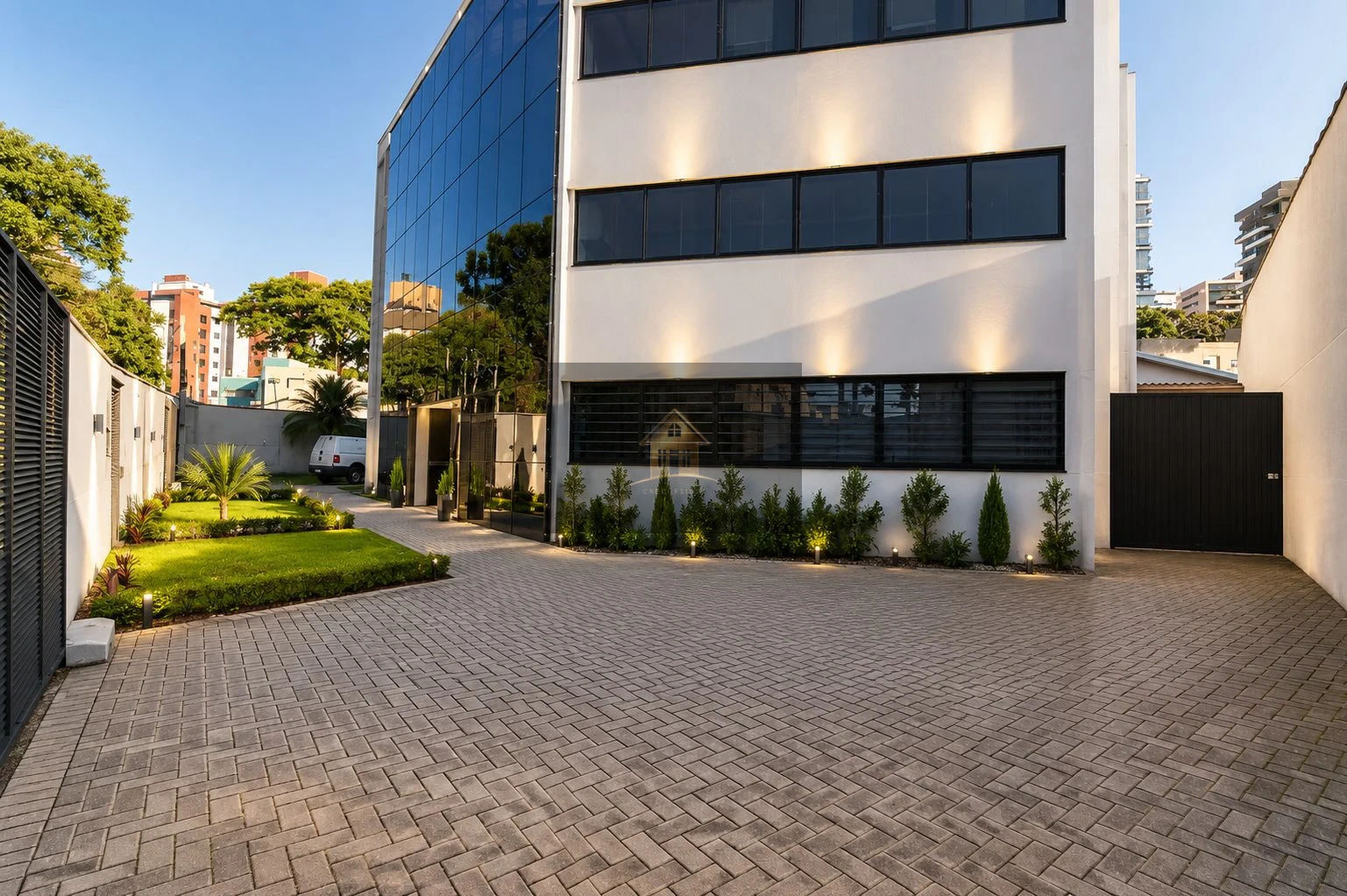 Prédio Comercial de Alto Padrão em Localização Estratégica de Curitiba, locação, por R$ 28.000,00!!!