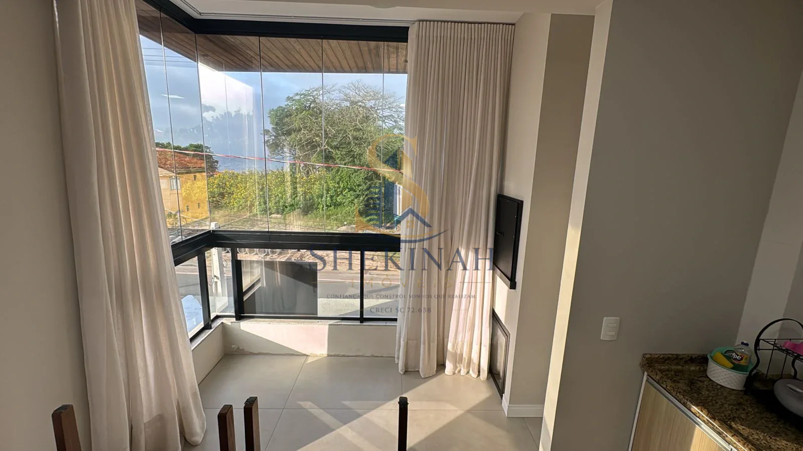 SEU APARTAMENTO À 50 M DA PRAIA
