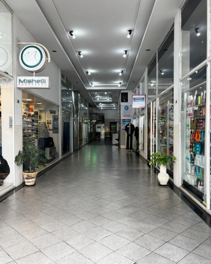 Sala Comercial para Locação, São José dos Pinhais / PR, bairro Centro, mobiliado, área total 82,59 m², área útil 65 m², por R$ 2.100,00!!!