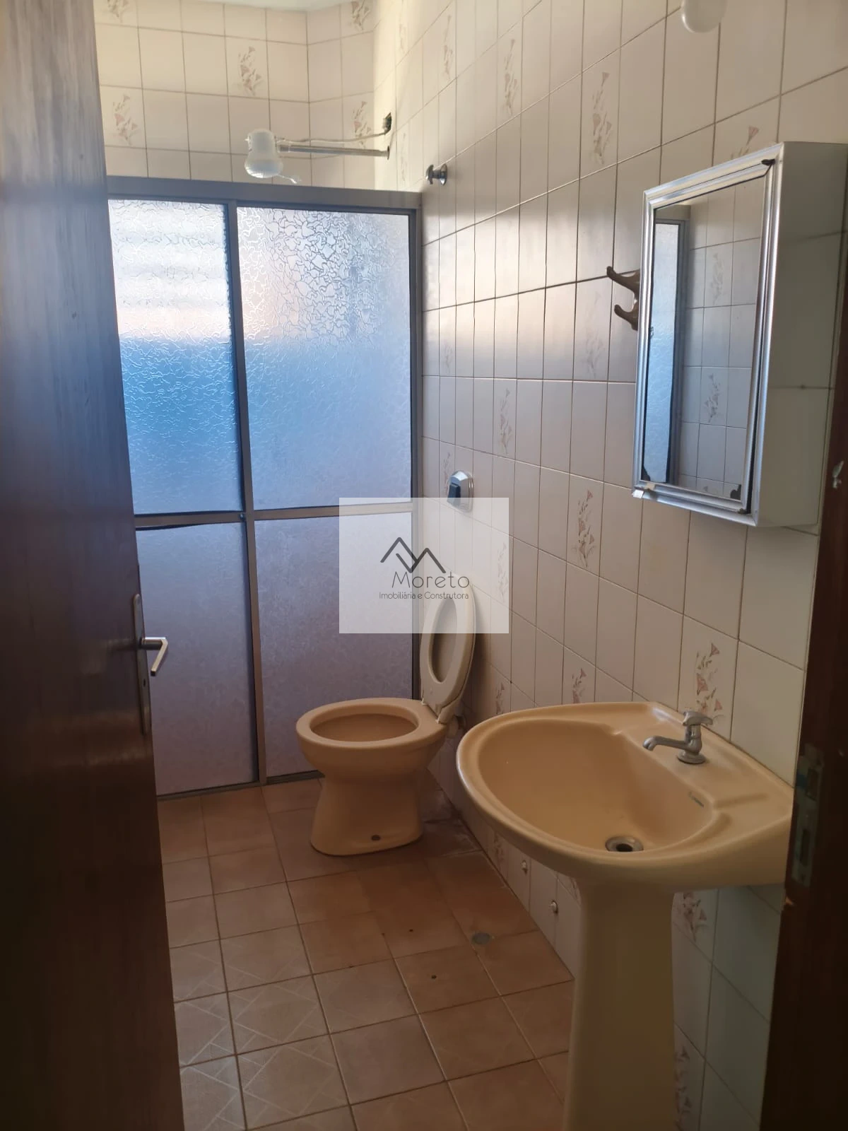 Aluga-se apartamento ao lado do HB