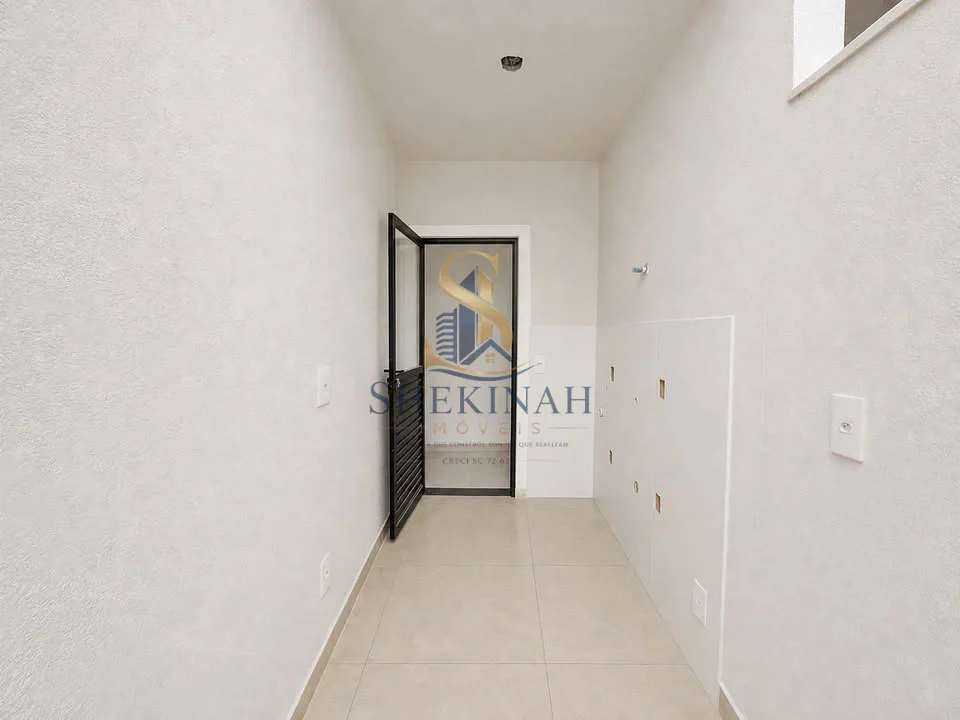LINDA CASA COM PISCINA - EXCELENTE OPORTUNIDADE